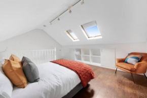 Gillespie Road Apartment by MoreThanStays